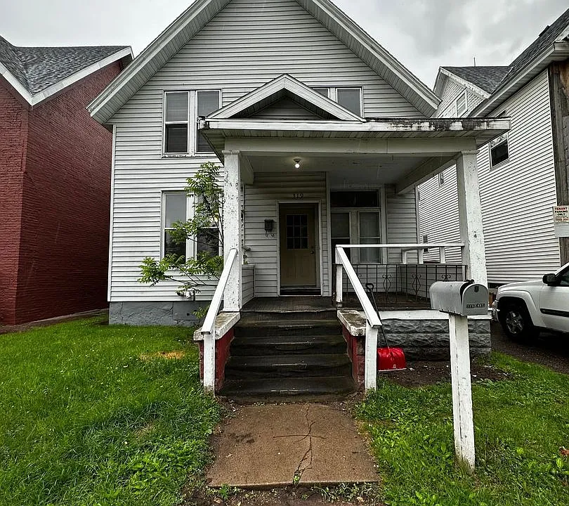 319 Earl St