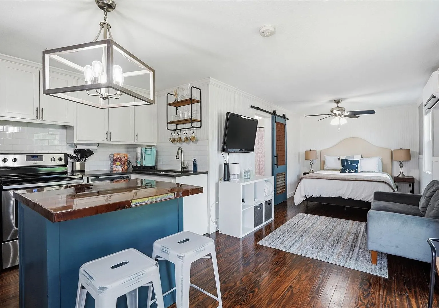 Charming Arlington Heights Living with Designer Style & Everyday Convenience — Photo 2