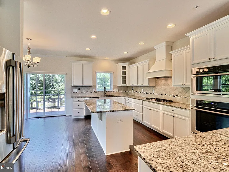 8016 Blue Stream Dr — Photo 10
