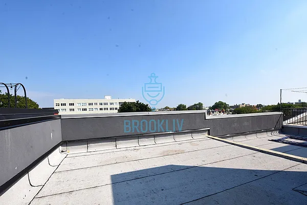 Rented by Tapiro Realty | media 38