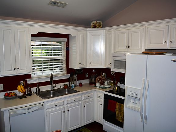 5th image of 1105 Fuller Glen Cir