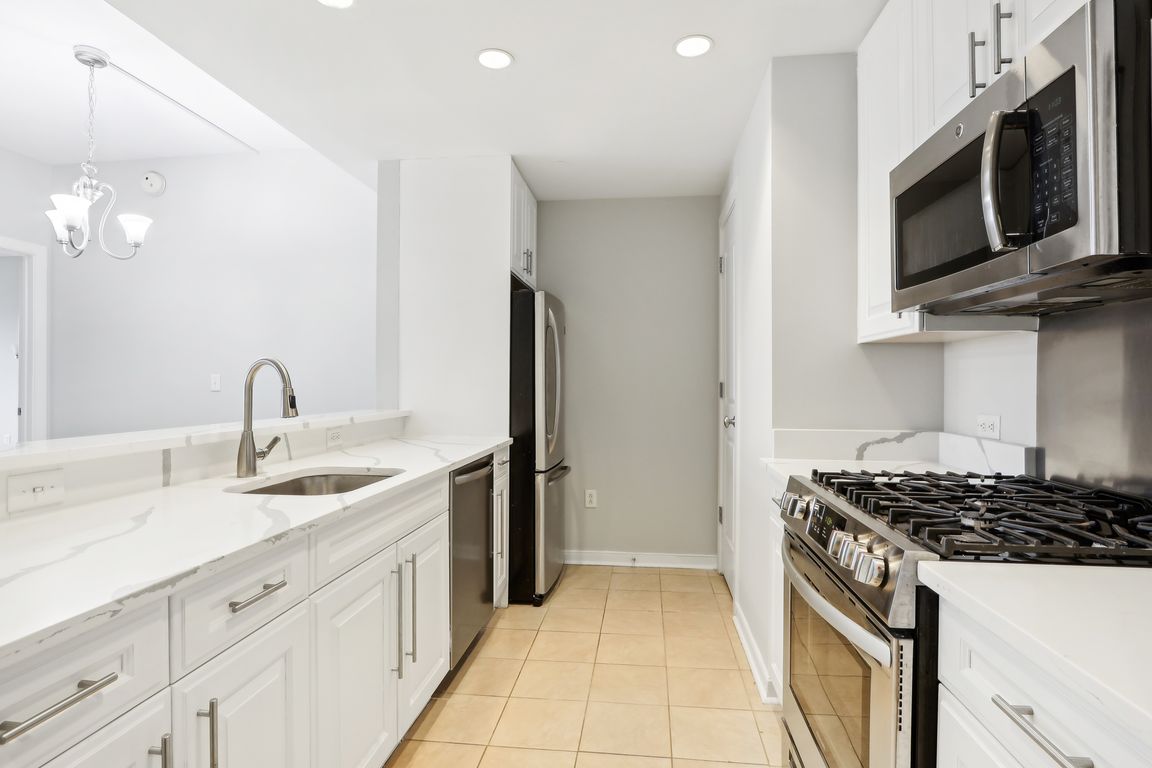 Livingston Ave 603-008.jpg
