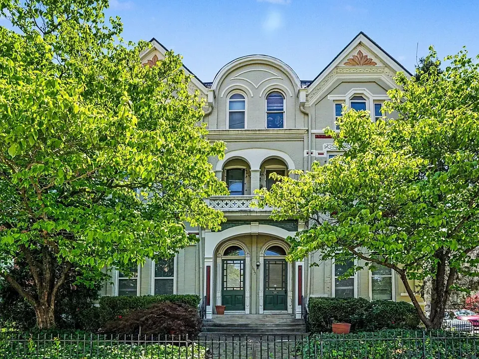 1037 S 4th St