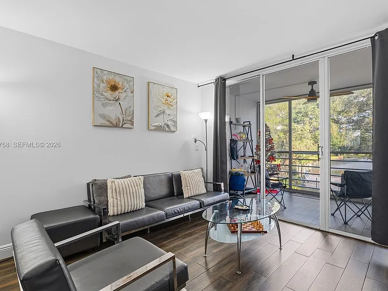 9340 Lagoon Pl #304 — Photo 4