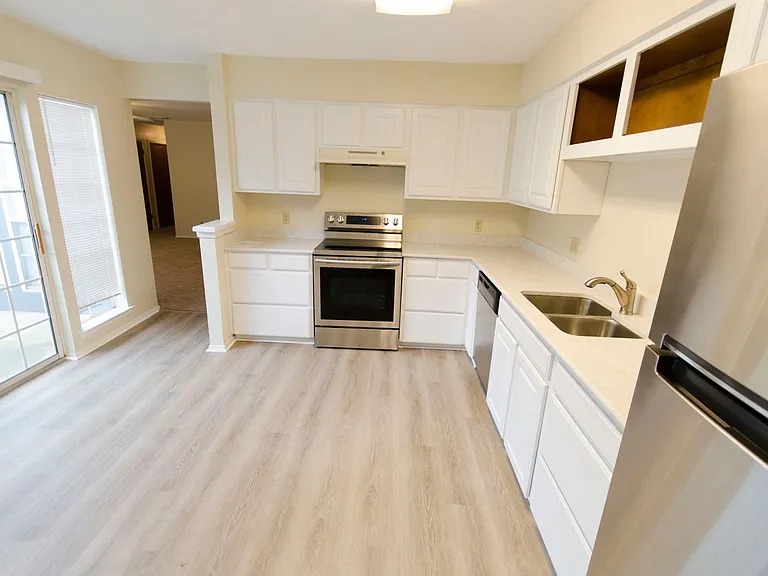 915 Todd Ln — Photo 3