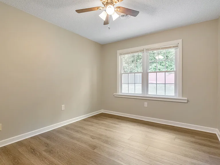 9138 Clubhouse Dr — Photo 4