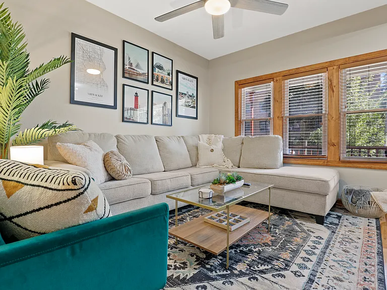 216 E Smith St — Photo 1