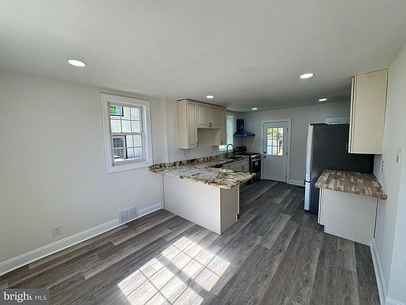 5th image of 108 Buck Ln