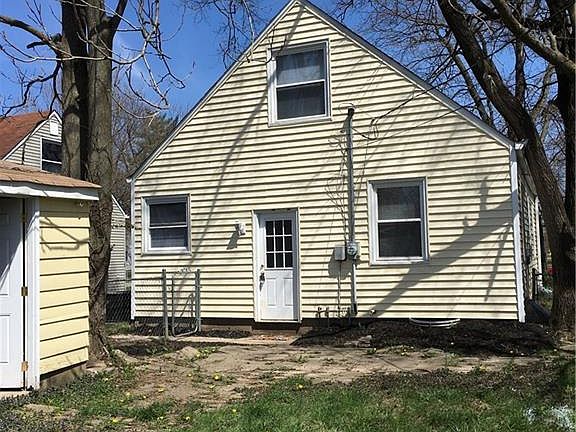 3rd image of 4442 N Primrose Ave