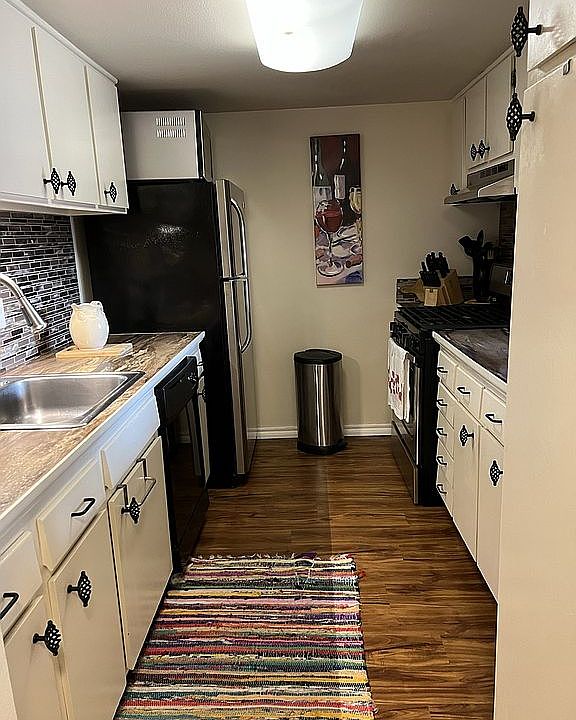 1st image of 450 W 7th St APT 306