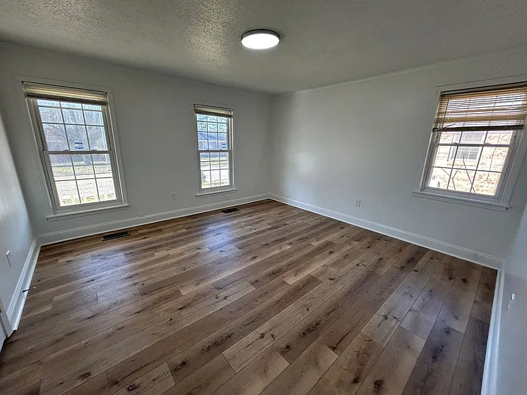 1085 Berrywood Ave — Photo 7