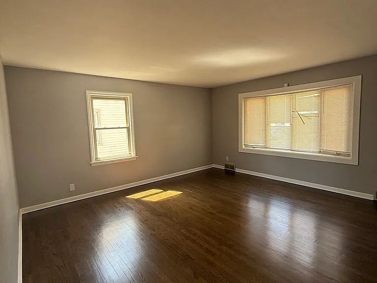 18343 Oakwood Ave — Photo 12