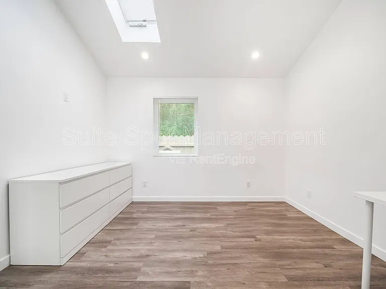 420 N Batavia St #422 — Photo 6