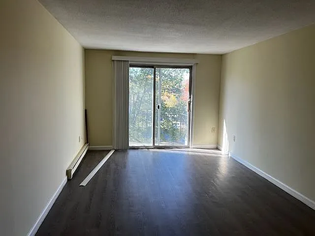 40 Dinan Dr #1