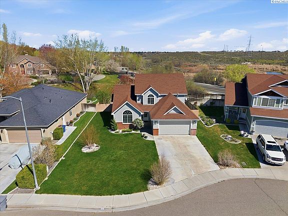 3rd image of 110 Erica Dr