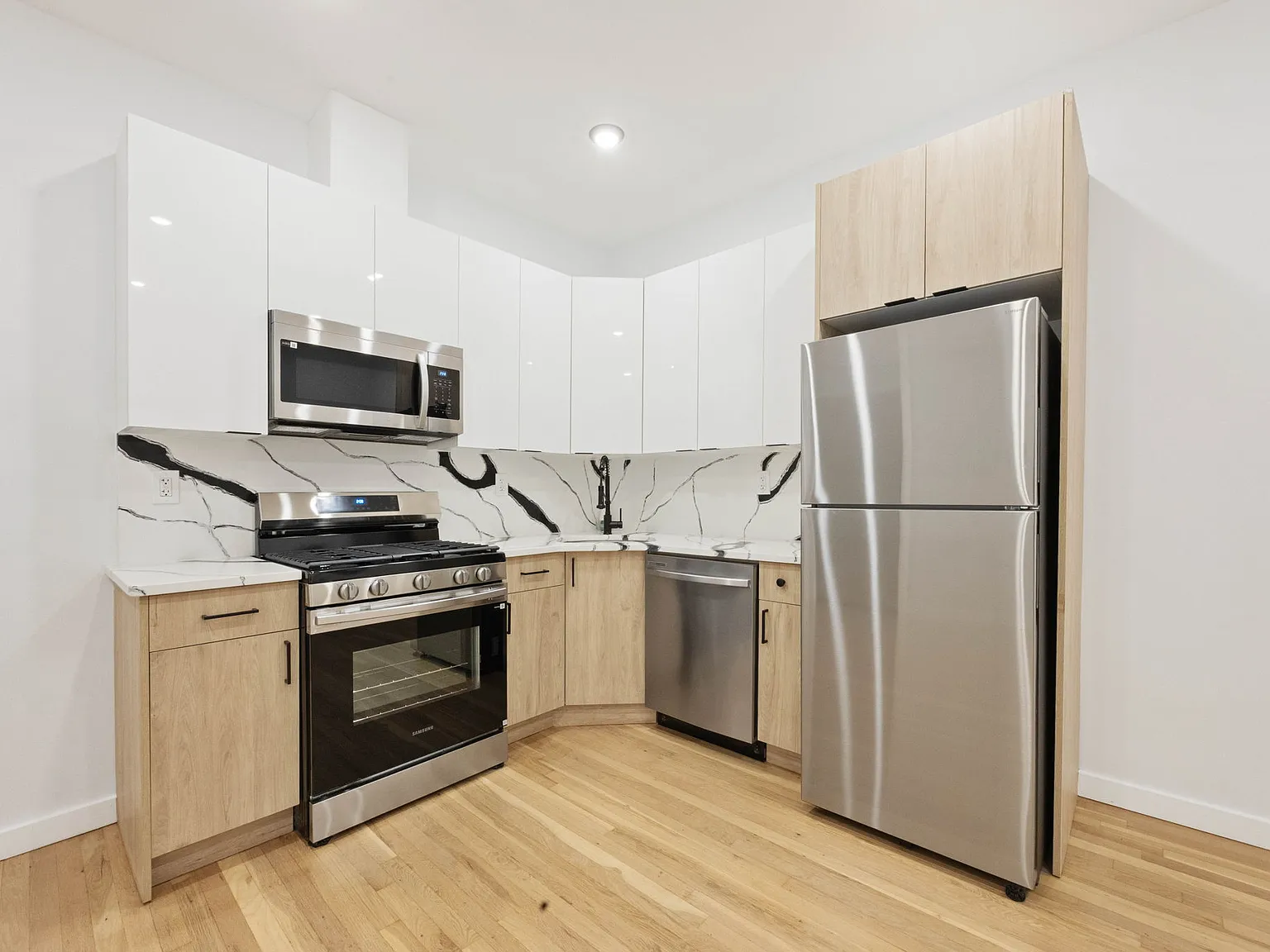 2 bed, 900 sqft, $2,800 — Photo 4