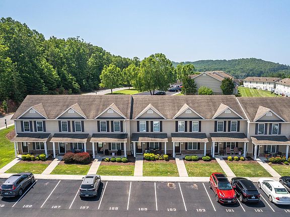 4th image of 165 Old Tavern Cir