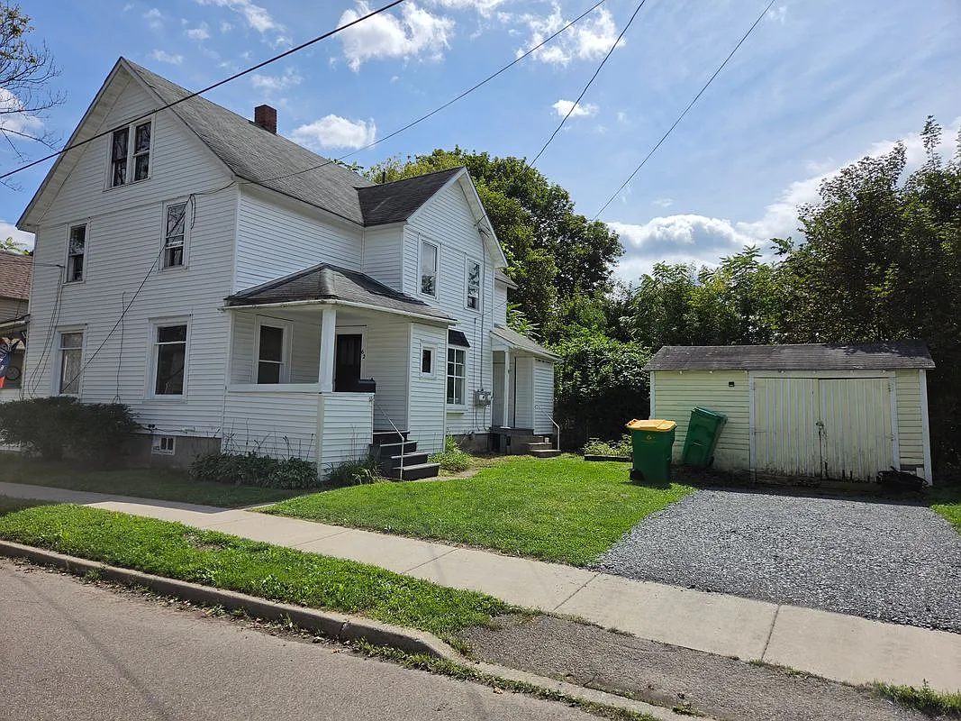 2 bed, 1.0 bath, 1100 sqft, $1,200 — Photo 1