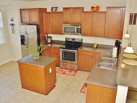 Lots of Room in this Kitchen