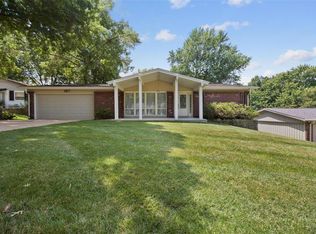 16 Forest Oak Ct, Fenton, MO