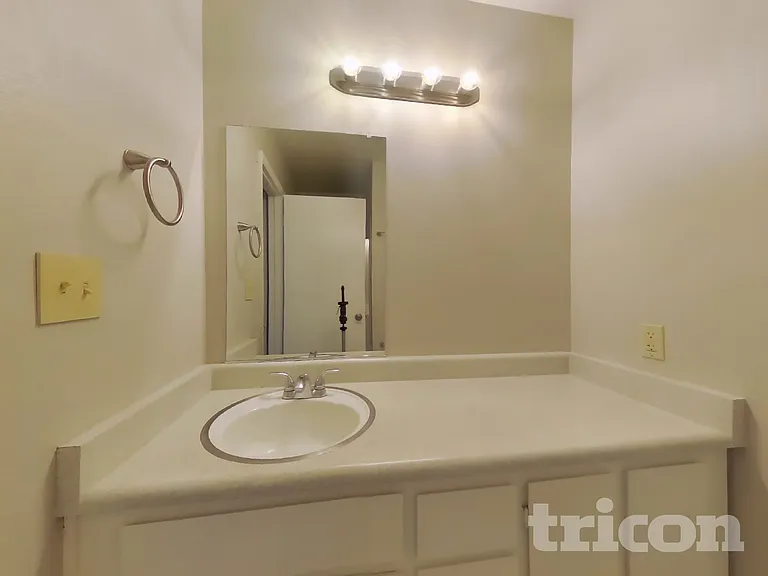 1630 E Lake Ct — Photo 12