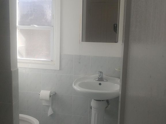 4th image of 13716 172nd St