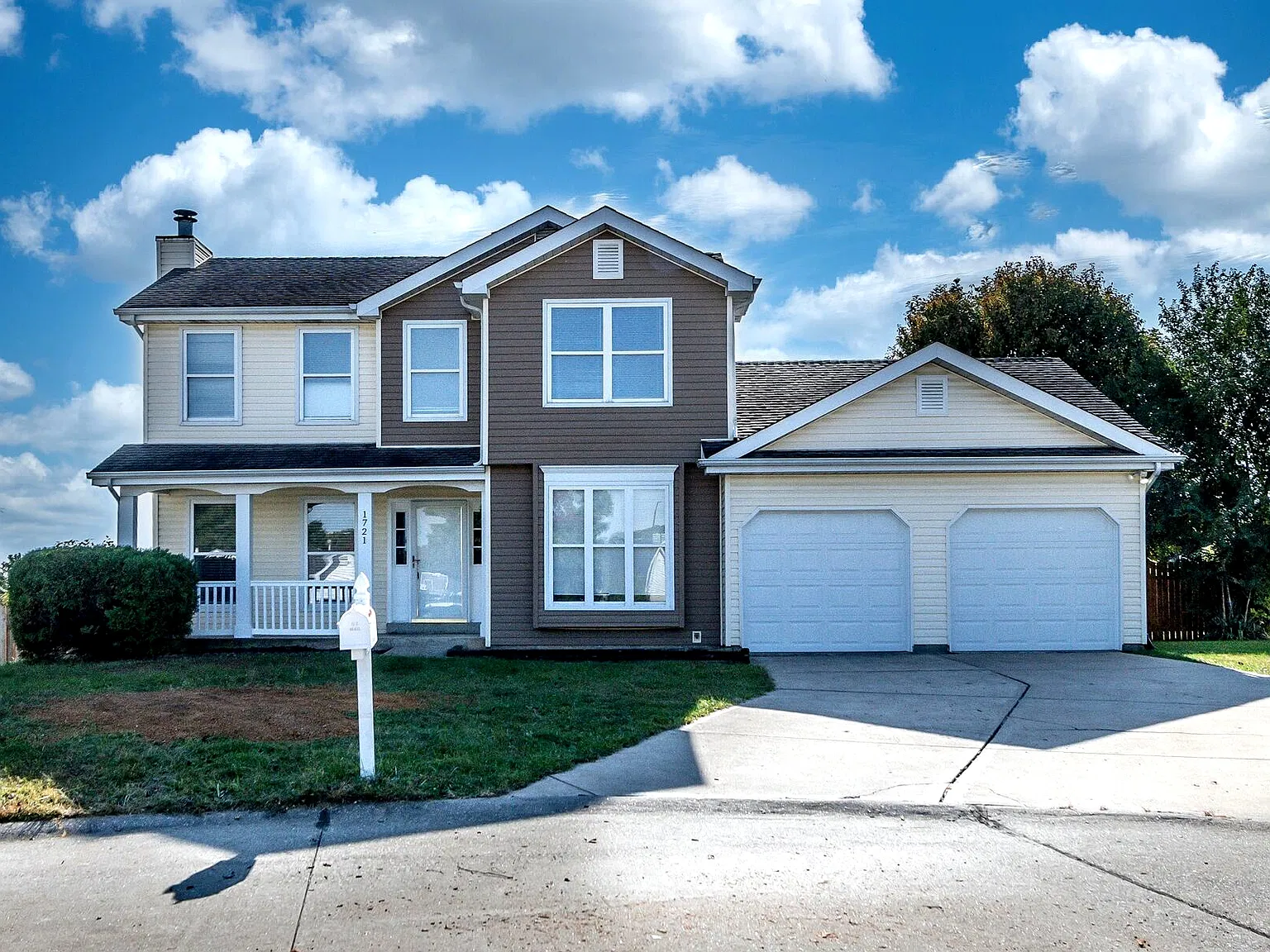 3 bed, 2.5 bath, 1422 sqft, $2,350 — Photo 1