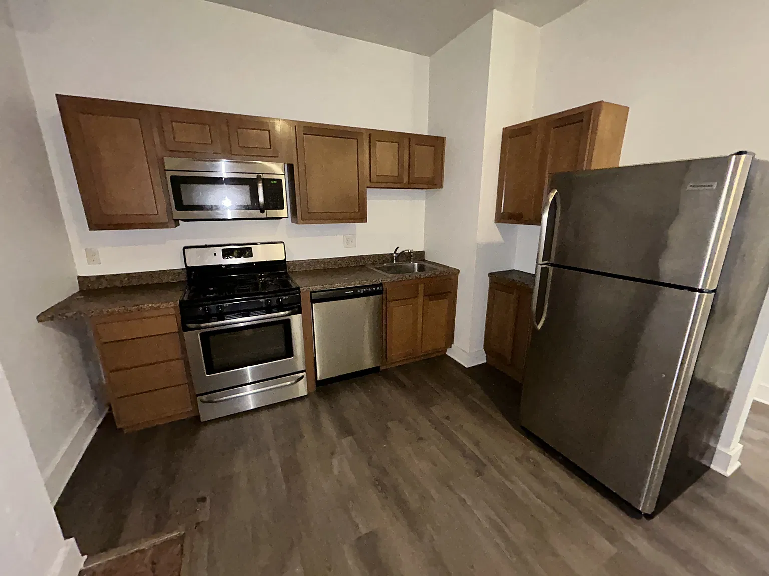 1 bed, 400 sqft, $1,050 — Photo 2