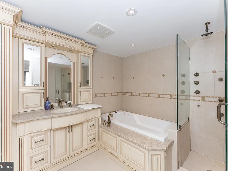 233 S 6th St #1602L — Photo 10