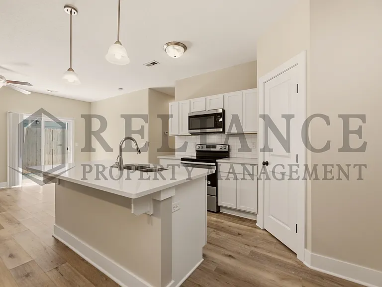 220 W May St — Photo 17
