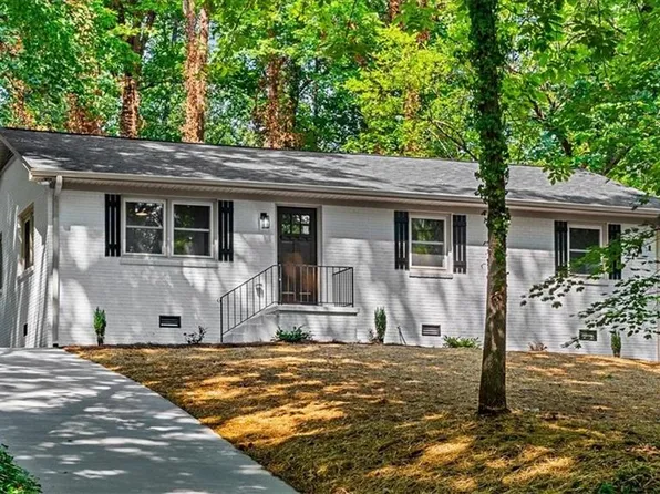 516 Willowbrook Dr, Greensboro, NC 27403