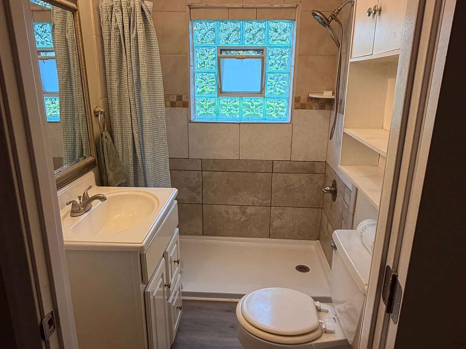 2 bed, 984 sqft, $1,400 — Photo 2