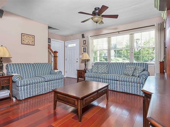 4th image of 85 Pequot Ln