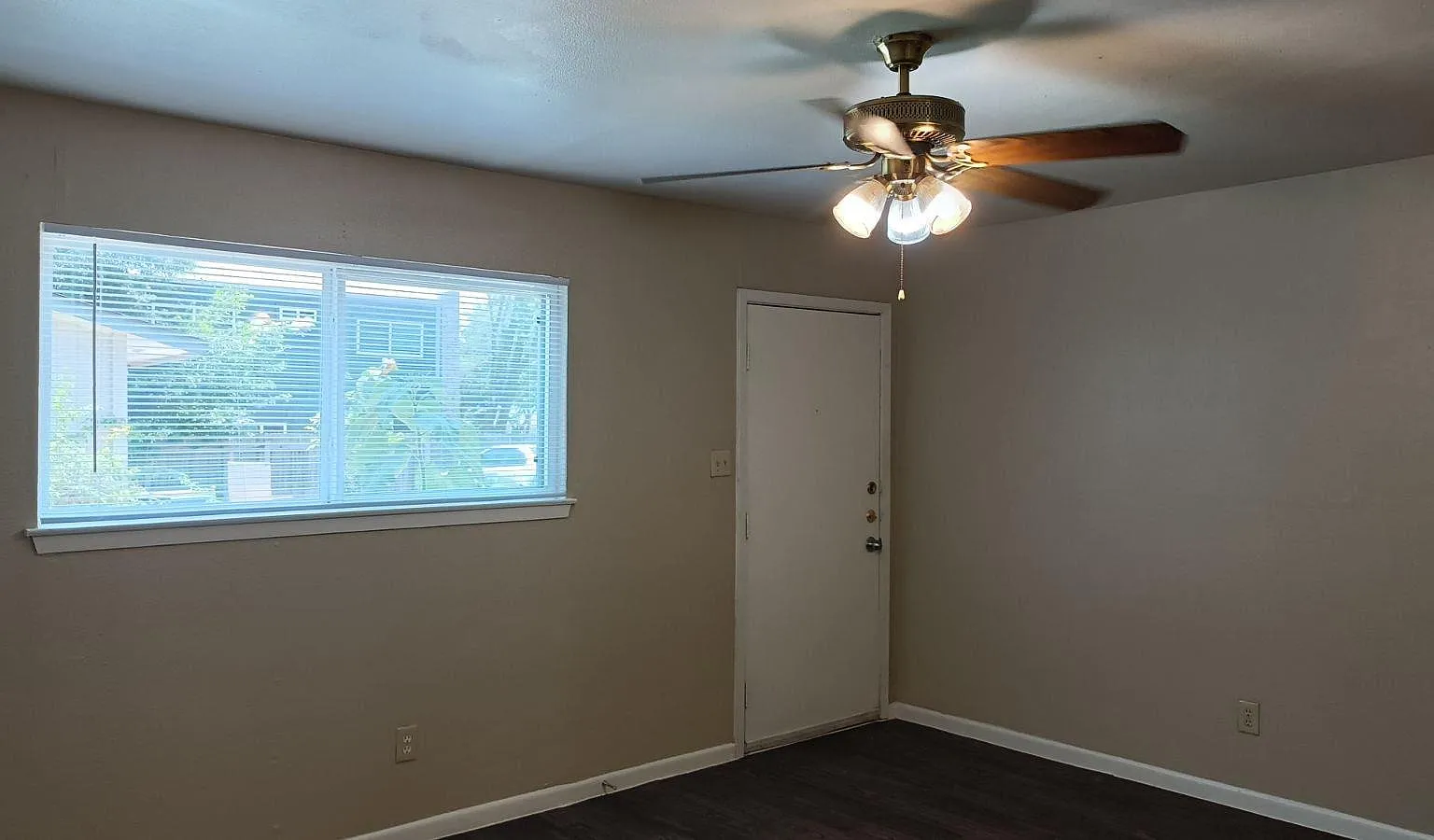 Studio, 1.0 bath, 410 sqft, $800 — Photo 4