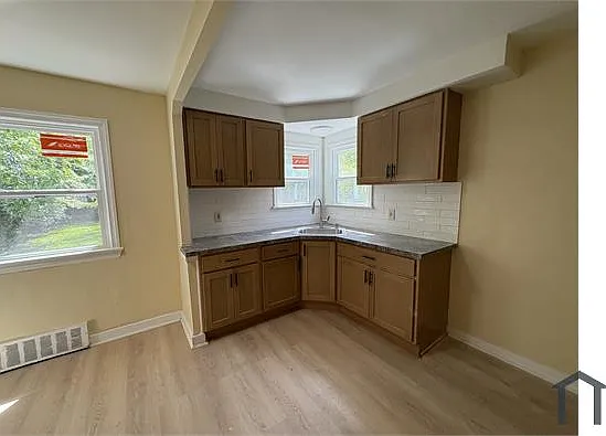 3913 Warrensville Center Rd — Photo 6