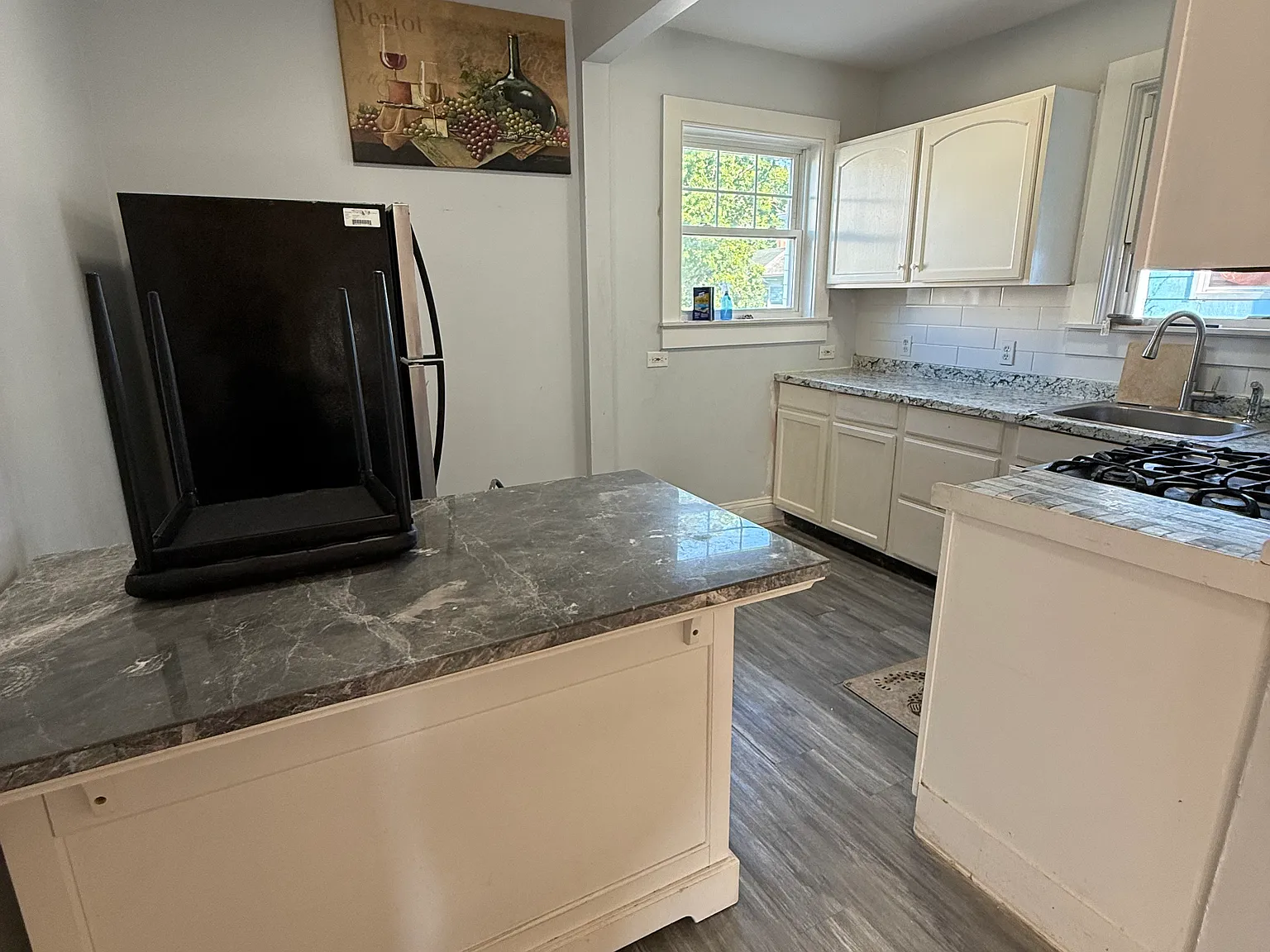 4 bed, 1200 sqft, $2,200 — Photo 2