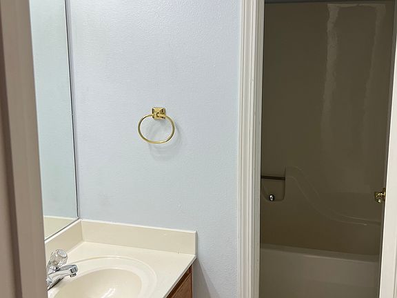 4th image of 2909 Red Haven St