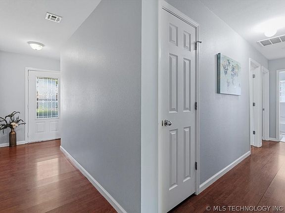 3rd image of 13362 E 32nd Pl