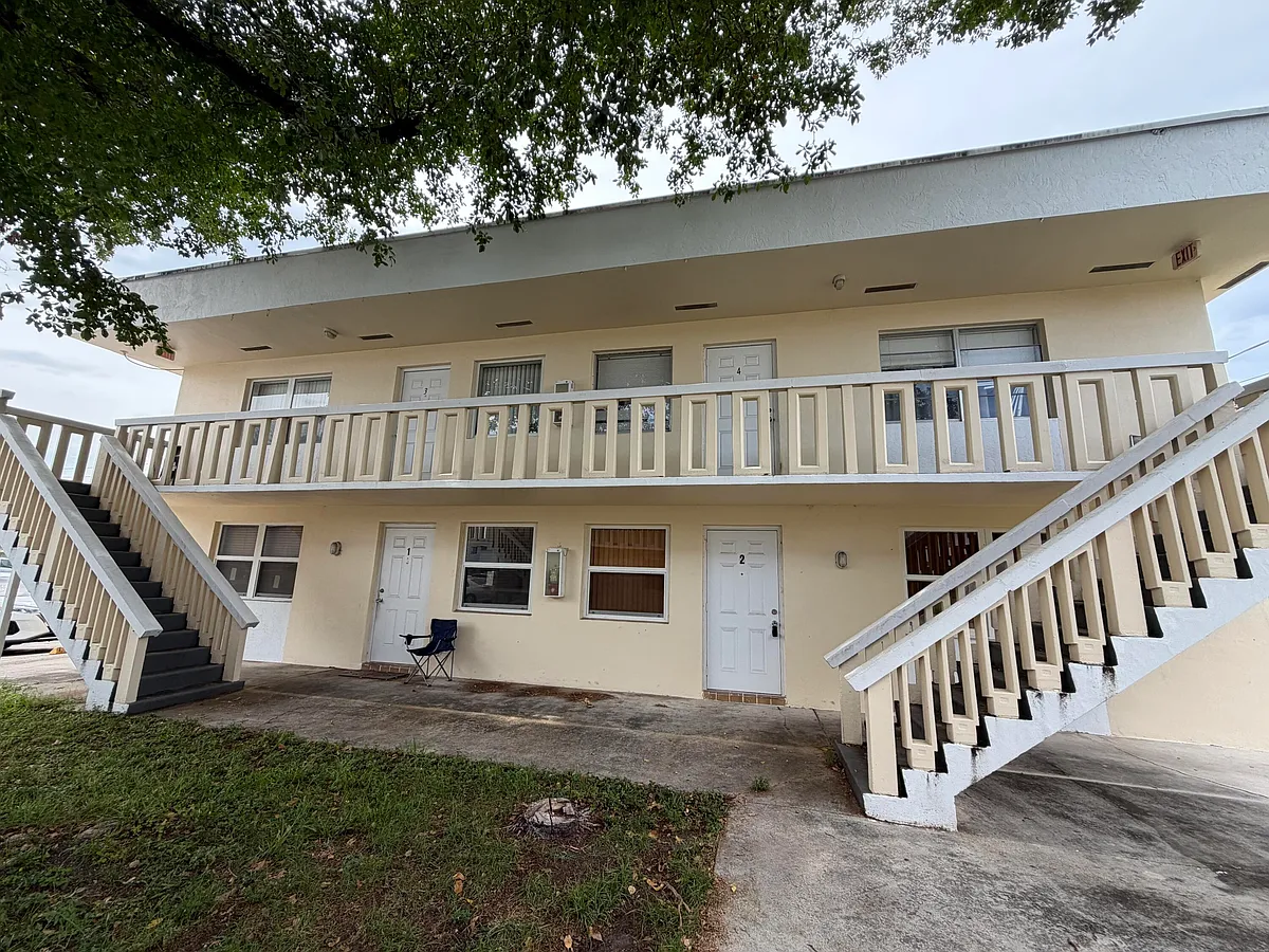 Building Photo - 3660 SW 60th Ave #2