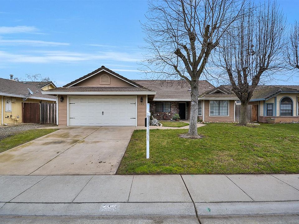 1st image of 253 Emerald Oak Dr