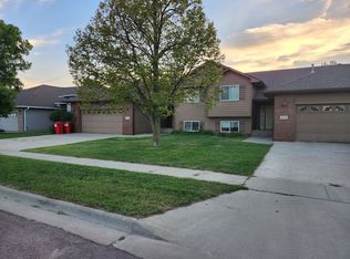 3205 N Aurora Ave, Sioux Falls, SD 57107