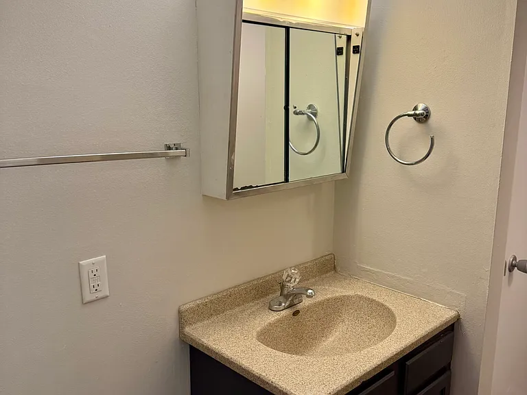 411 E Market St #103B — Photo 9