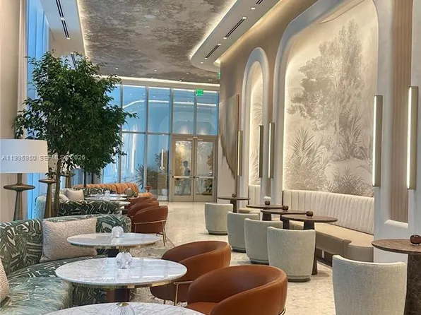 77 SE 5th St, Miami, FL