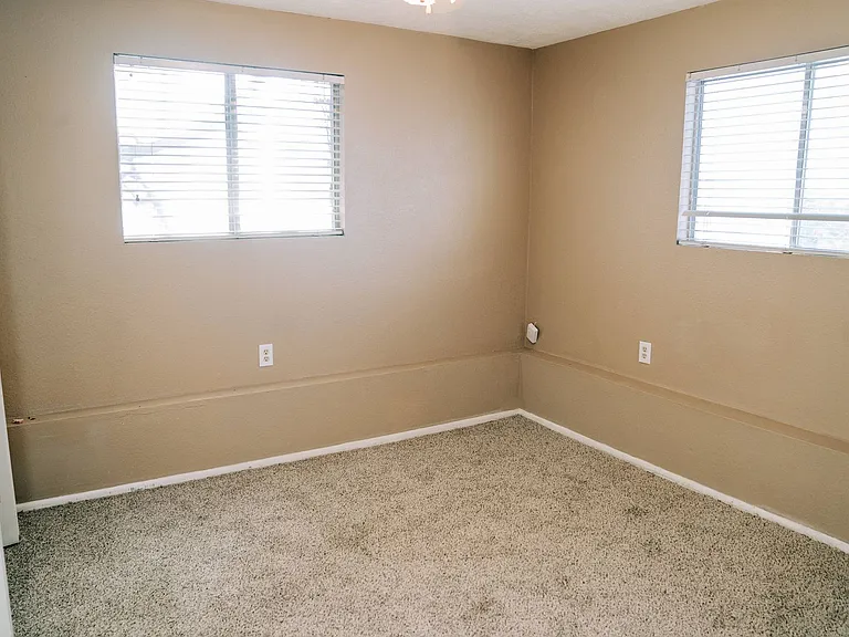 2170 W Meadow St — Photo 41