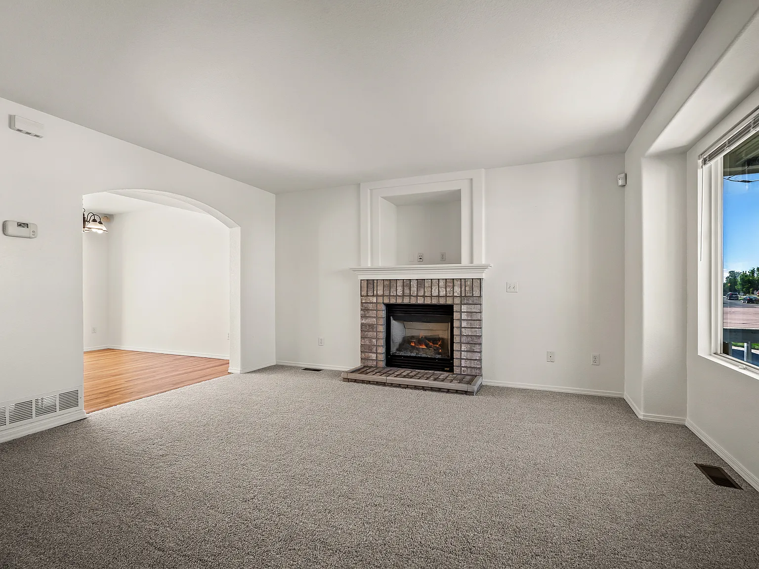 4 bed, 2033 sqft, $2,450 — Photo 2
