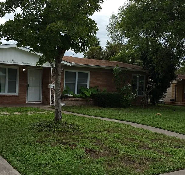 311 Waxwood Ln — Photo 2