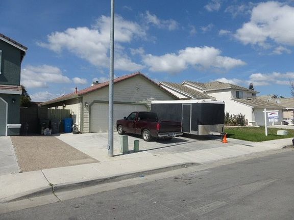 4th image of 100 San Tropez Dr