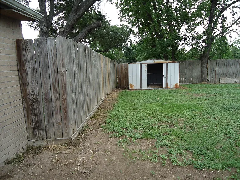 7610 Lemma Dr — Photo 32