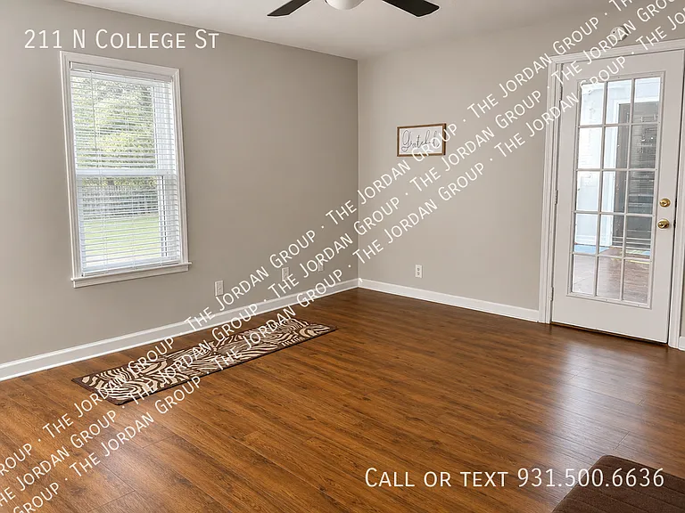 211 N College St — Photo 3