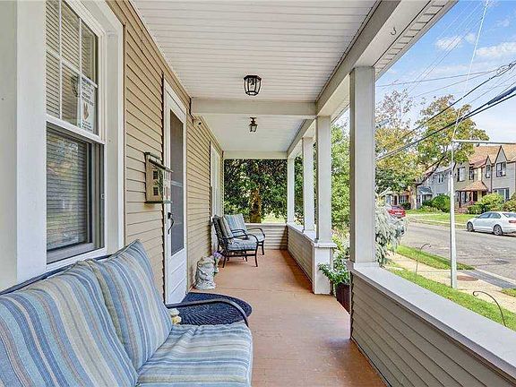 2nd image of 117 Carlyle Pl
